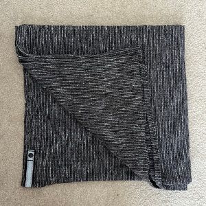 lululemon heathered Grey vinyasa scarf